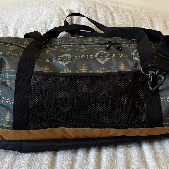 Pendleton RANCHO ARROYO EXPLORER CARRYALL WEEKENDER - NEW, tags included - Picture 8 of 10